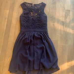 navy blue lulus flowy dress with open back